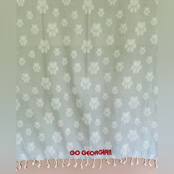 Paw Picnic Blanket Bulldogs 2 Embroideries Per Each - Picture 7 of 11